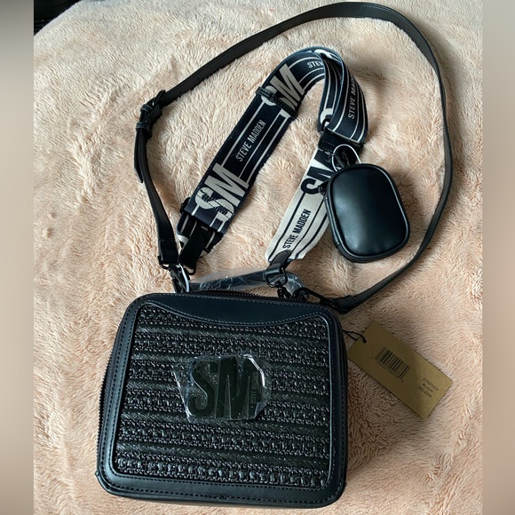 Steve Madden Handbags - New Steve Madden Black Belizza handbag with removable coin pouch